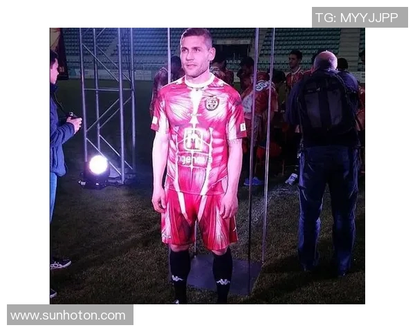 足球明星肌肉照高清分享展现力量与魅力引发粉丝热议